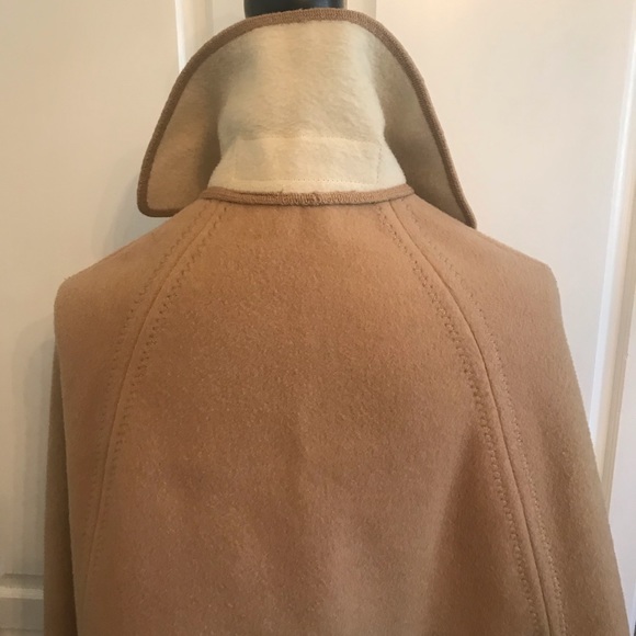 Cape: Stunning Reversible Wetherall Wool Cape - Picture 3 of 15